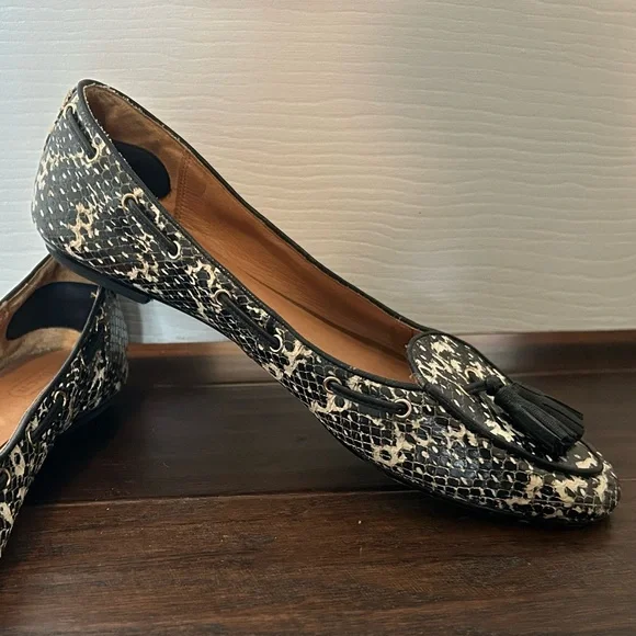 Coach Flats - Picture 2 of 3